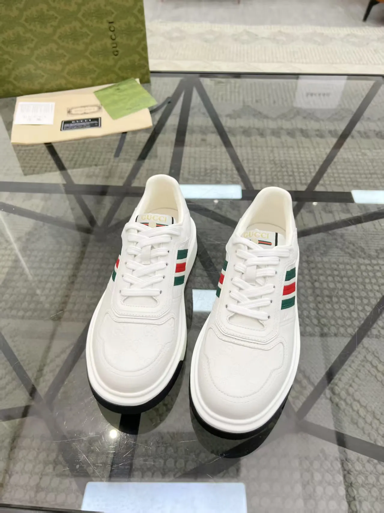 P460 new men's shoes GUCCI [Lightning] latest shoes are shipped. Original quality, fashionable, special materials, sheepskin lining, new packaging. The foot feels super comfortable and the workmanship is impeccable. Size: 38-45